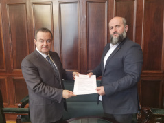 28 April 2021  Muamer Zukorlic submits the inter-party dialogue platform for the improvement of the election system to National Assembly Speaker Ivica Dacic